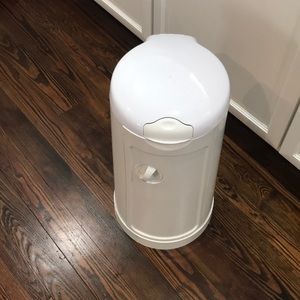 Munchkin diaper genie